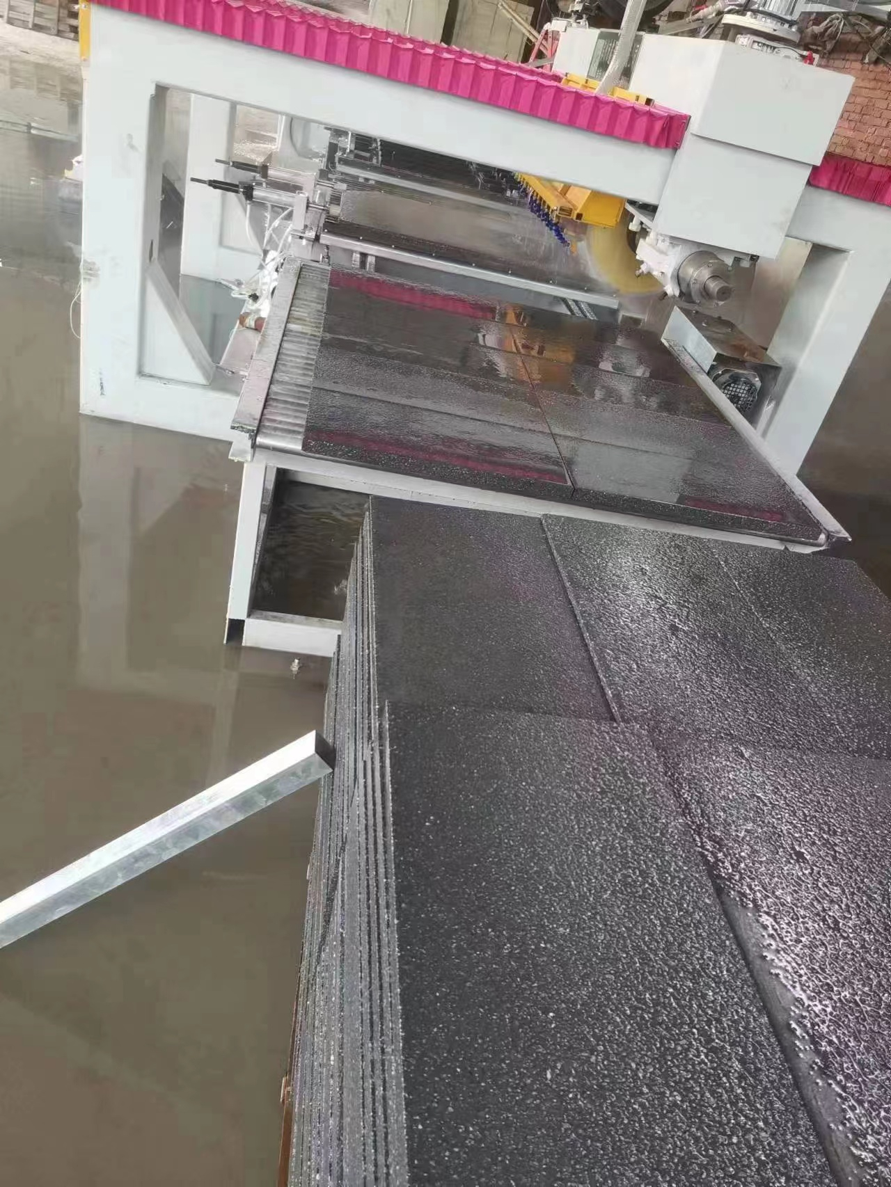 آلة قطع الحجر الصلب