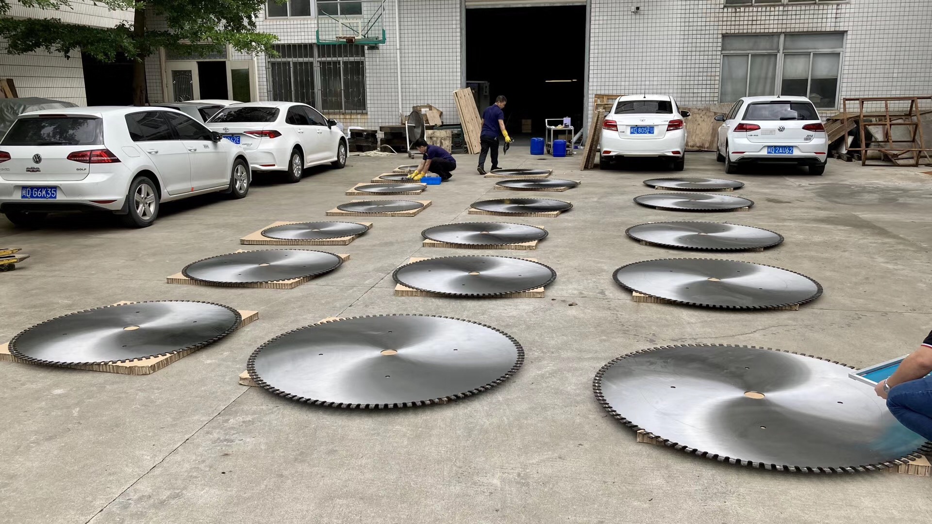 آلة قطع متوسطة