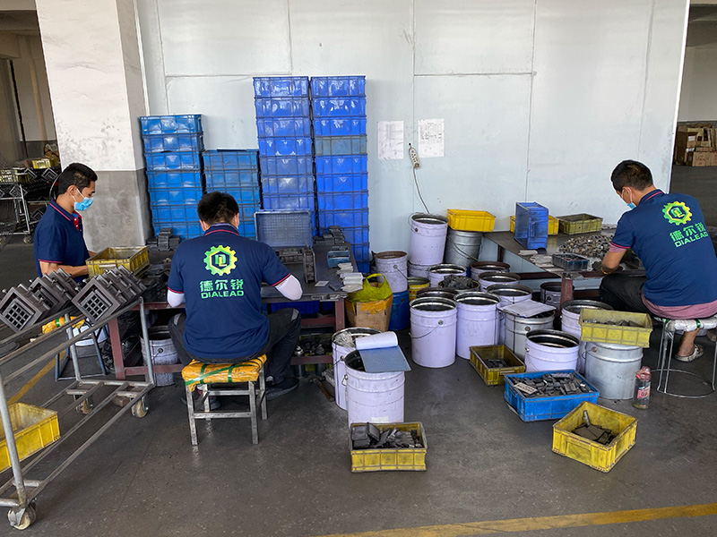 معدات الإنتاج المتقدمة وتكنولوجيا التصنيع